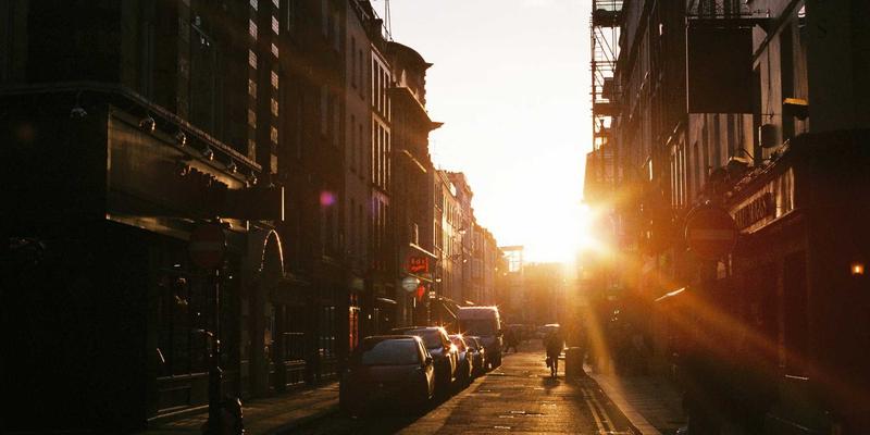 从办公软件到云端部署：电脑培训如何助你掌握AWS/Azure云服务实战